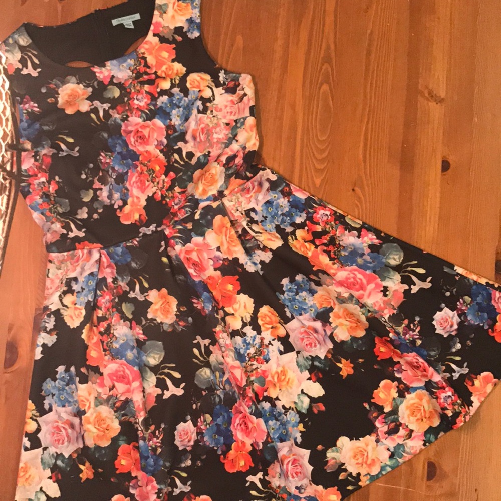 LN Stella Parker Floral Sleeveless Dress with full skirt Cut-Out Back SZ: 12 - Picture 5 of 7